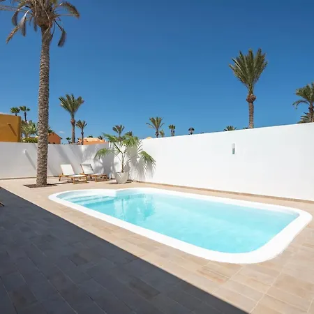 Tropico - Design House With Pool In Willa Corralejo