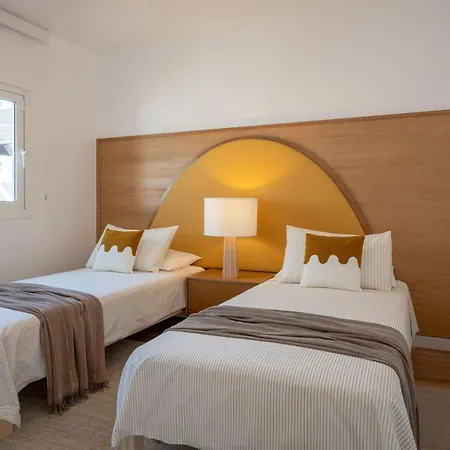 Villa Tropico - Design House With Pool In